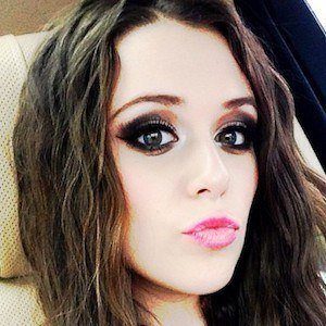 Caitlin Beadles Headshot 8 of 10