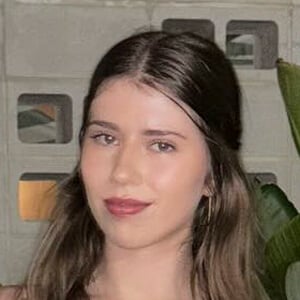 caitlynhollylyom Headshot 5 of 6