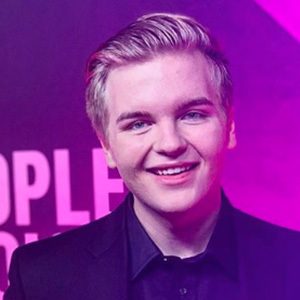 Caleb Lee Hutchinson - Age, Family, Bio | Famous Birthdays