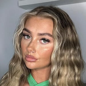 Cameronellie Headshot 2 of 7