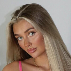 Cameronellie Headshot 5 of 7