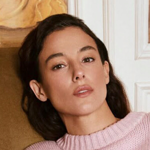 Cansu Tosun Headshot 6 of 7