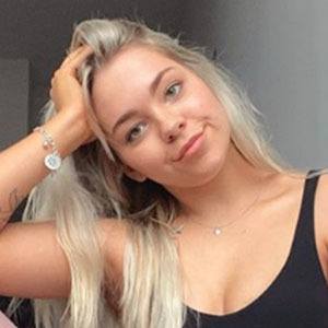 Cari Leigh Bio Facts Family Famous Birthdays - cari roblox username