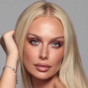 CariDee English Headshot 6 of 10