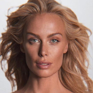 CariDee English Headshot 7 of 10