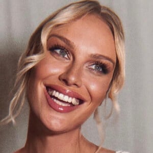 CariDee English Headshot 10 of 10