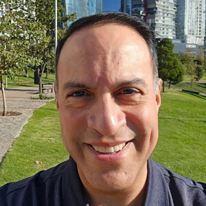 Carlos Mota Headshot