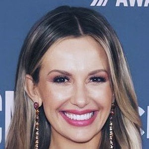 Carly Pearce Headshot 10 of 10