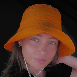 Carolain Cawen Headshot 4 of 6