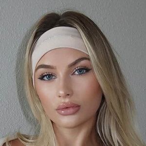 Caroline Wick Headshot 6 of 9