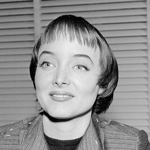 Carolyn Jones Headshot 6 of 7