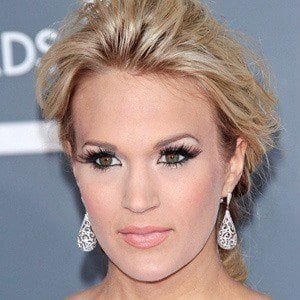 Carrie Underwood at age 28