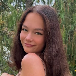 Ellie Skiba Headshot 4 of 6