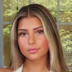 Catalina Pisciotta Headshot 3 of 10