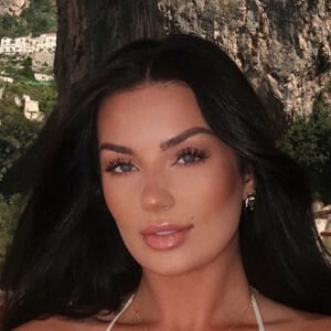 Catherine Taylor Headshot 6 of 6