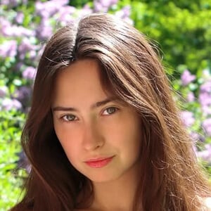 Cecilia Rose Headshot 6 of 9