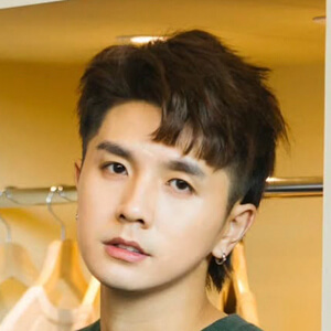Changyong Headshot 7 of 8