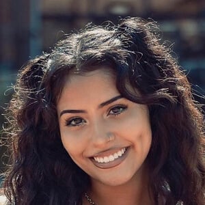 Chantell Flores Headshot 5 of 7