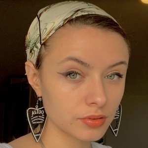Chaotic Witch Aunt Headshot 2 of 10