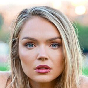 Chari Hawkins Headshot 10 of 17