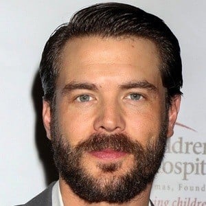 Charlie Weber Headshot 6 of 10