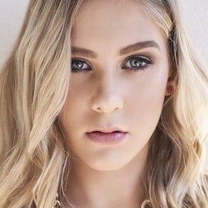 Charlize Goody Headshot 5 of 6