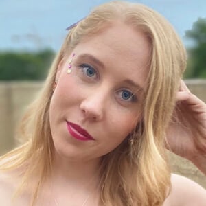 Charlotte Grimmer Headshot 2 of 5