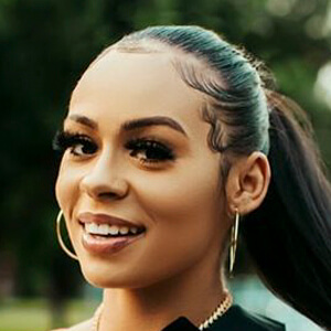 Chelsea Dungee Headshot 2 of 4