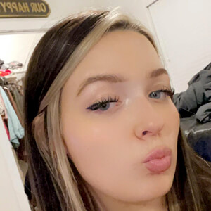 Cheyennehaileysto at age 23