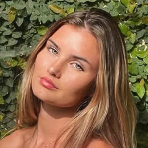 Chloe Chop Headshot 7 of 8