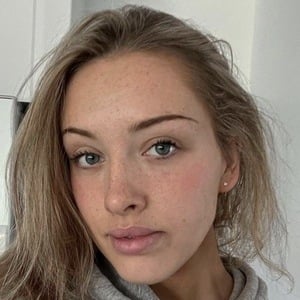 Chloe Dillon at age 24