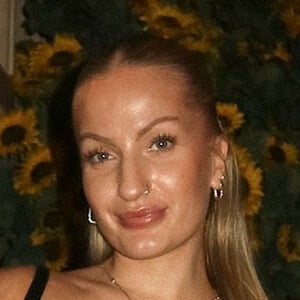 Chloe Foster Headshot 3 of 3