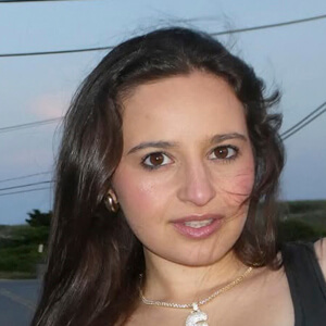 Chloe Hechter Headshot 2 of 6