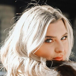 Chloe Long - Age, Family, Bio | Famous Birthdays