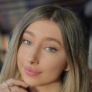 Chloe May Headshot 2 of 14