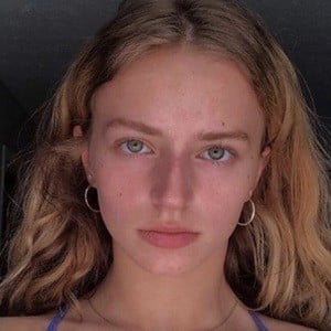 Chloe Mihacevich Headshot