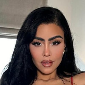 Chloe Saxon Headshot 5 of 6