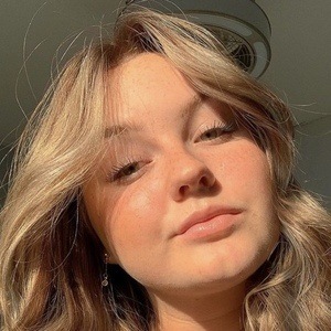 chloecarltonn Headshot 6 of 10