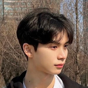 Choi Woojin Headshot 2 of 5