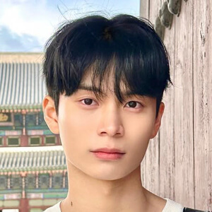 Choi Woojin Headshot 3 of 5