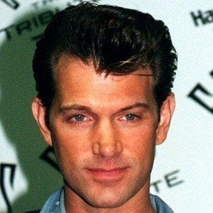 Chris Isaak Headshot 4 of 5