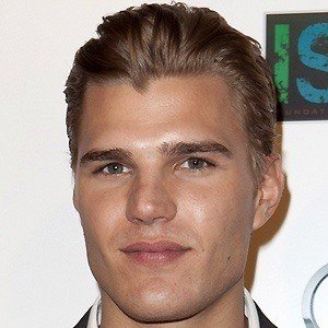 Chris Zylka Headshot 8 of 10