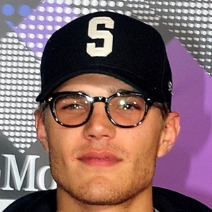 Chris Zylka Headshot 10 of 10