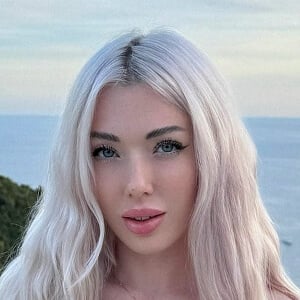 Christi Walks Headshot 2 of 4