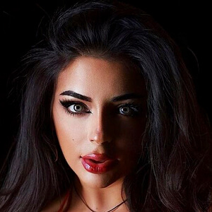 Christina Enaa Headshot 6 of 6