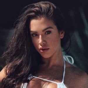 Chrystiane Lopes Headshot 3 of 10