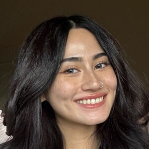 Cili Bling Headshot 4 of 9