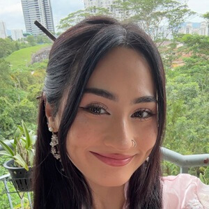 Cili Bling Headshot 5 of 9