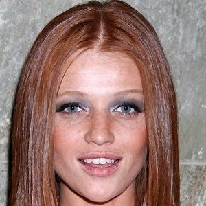 Cíntia Dicker - Bio, Family, Trivia | Famous Birthdays