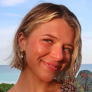 Claire Groves Headshot 4 of 6